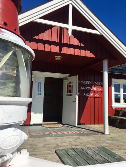 Resepsjon, suvenir, kafè Brustranda sjøcamping i Lofoten